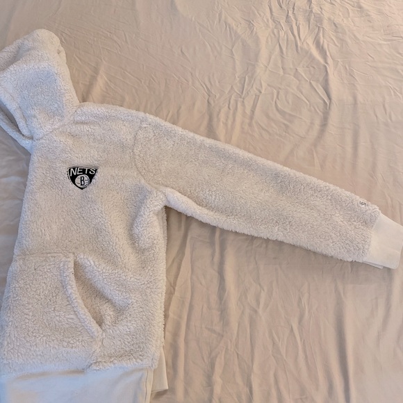 SOLD Brooklyn Nets Tailgate Winter Sherpa Hoodie - Picture 4 of 5
